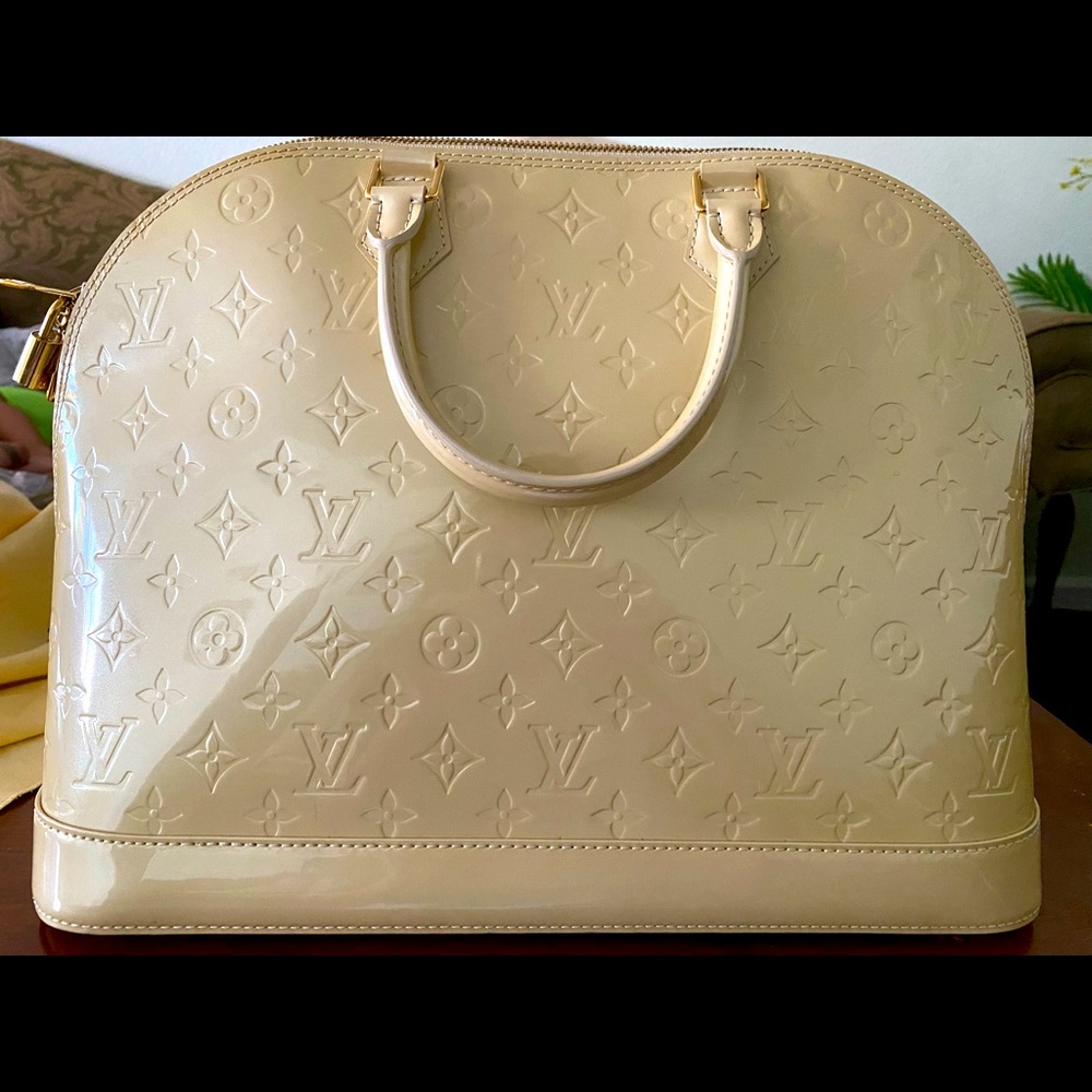 Louis Vuitton Alma MM cream
